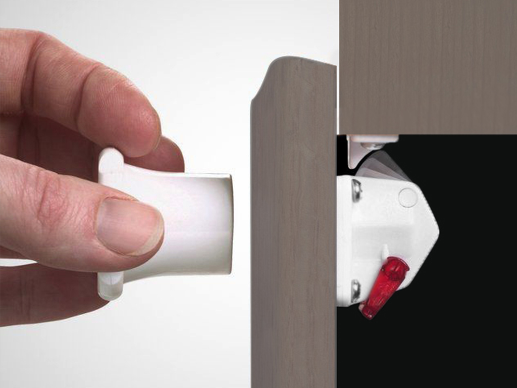 ZAŠTITA ZA DJECU - BRAVA ZA VRATA BEZ RUČKE